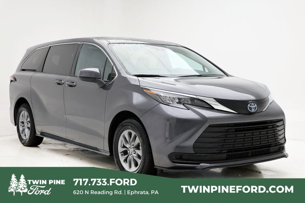 2025 Toyota Sienna LE 8 Passenger