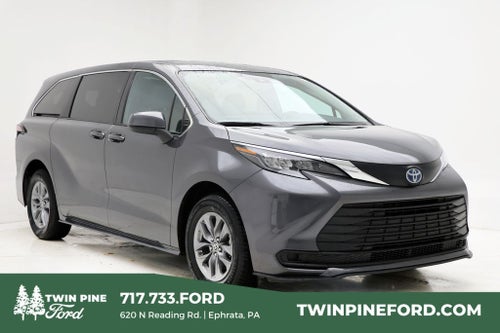 2025 Toyota Sienna LE 8 Passenger