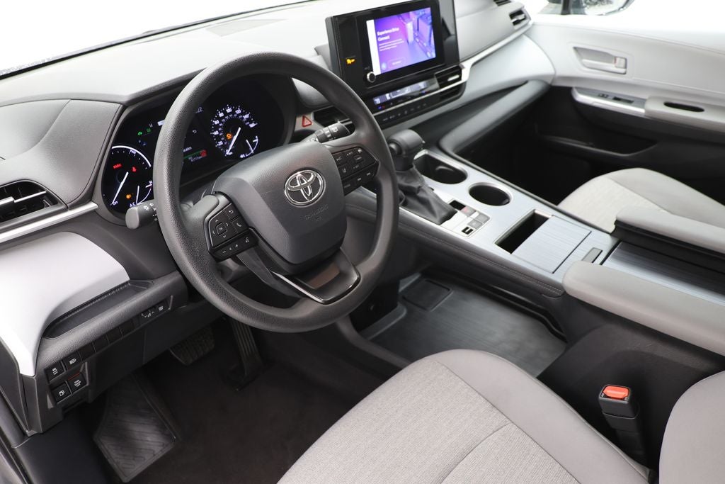 2025 Toyota Sienna LE 8 Passenger