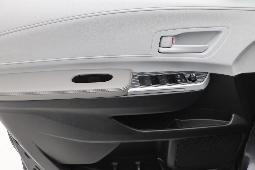 2025 Toyota Sienna LE 8 Passenger