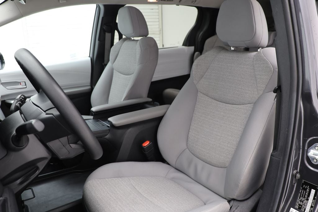 2025 Toyota Sienna LE 8 Passenger