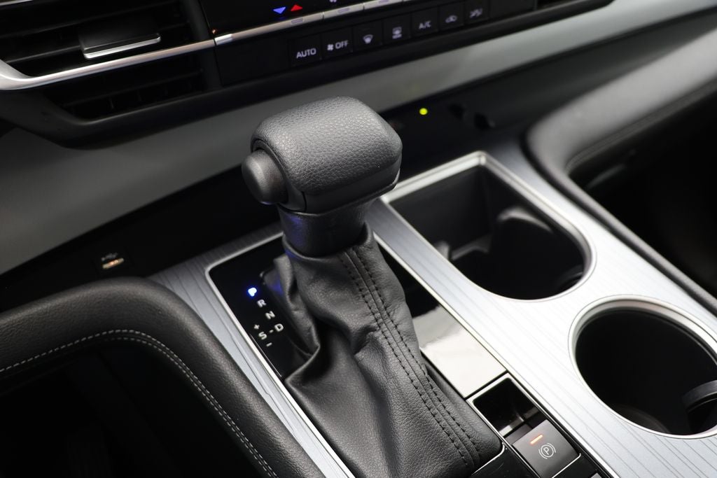 2025 Toyota Sienna LE 8 Passenger