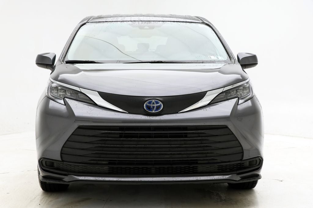 2025 Toyota Sienna LE 8 Passenger