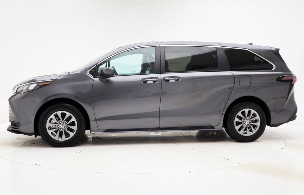 2025 Toyota Sienna LE 8 Passenger