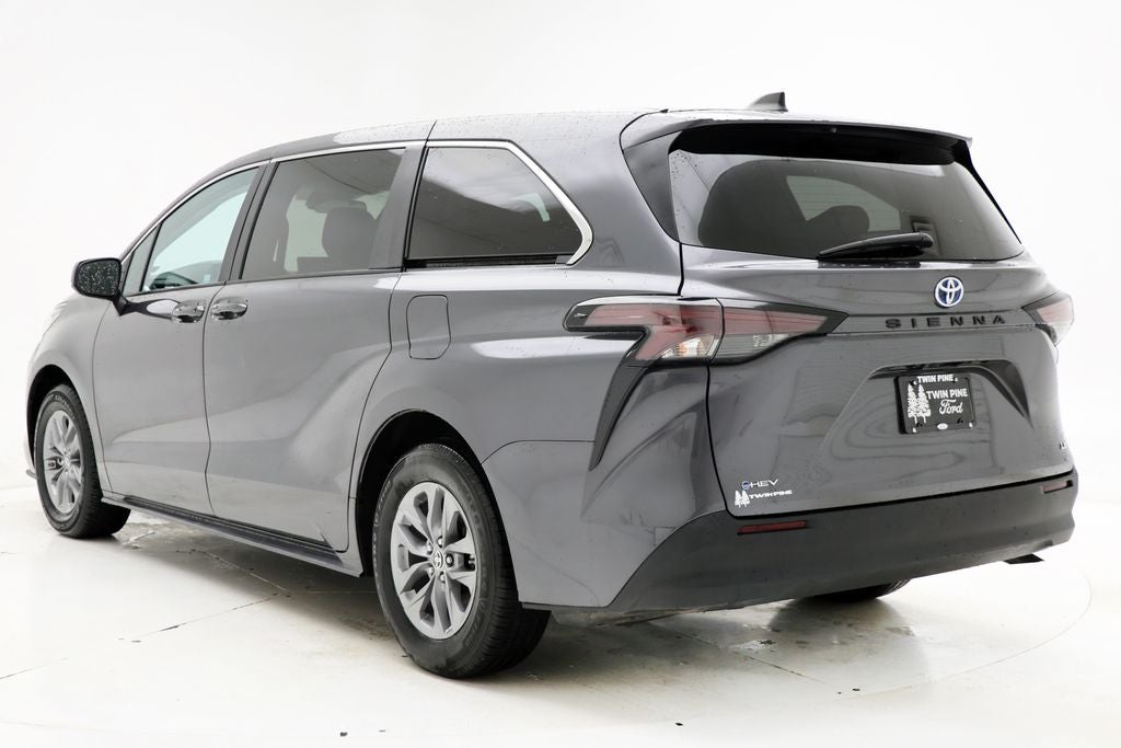 2025 Toyota Sienna LE 8 Passenger