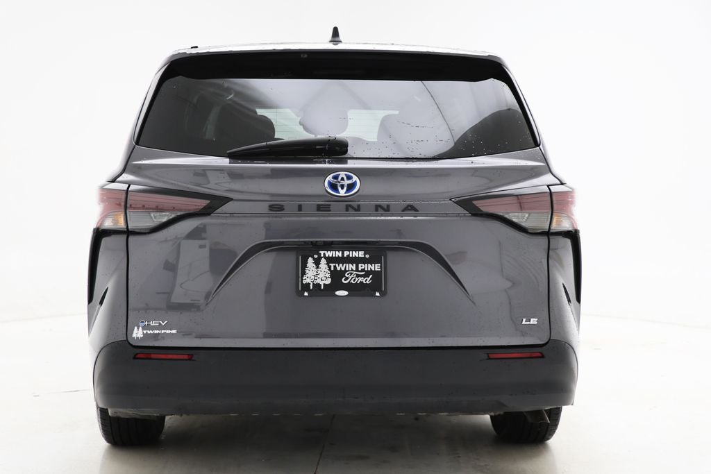 2025 Toyota Sienna LE 8 Passenger