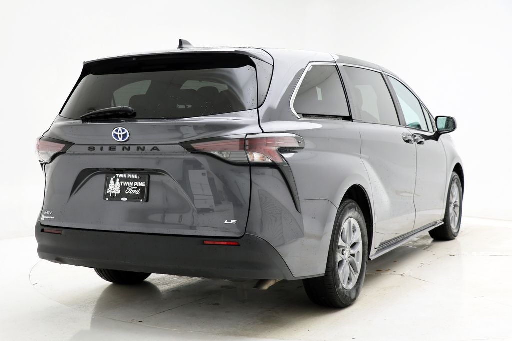2025 Toyota Sienna LE 8 Passenger
