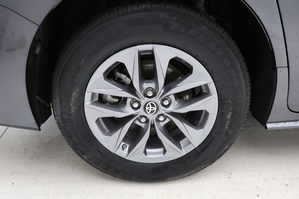 2025 Toyota Sienna LE 8 Passenger