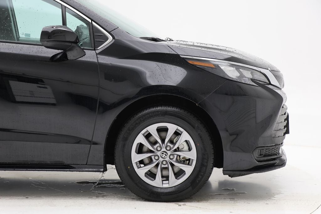 2024 Toyota Sienna LE 8 Passenger