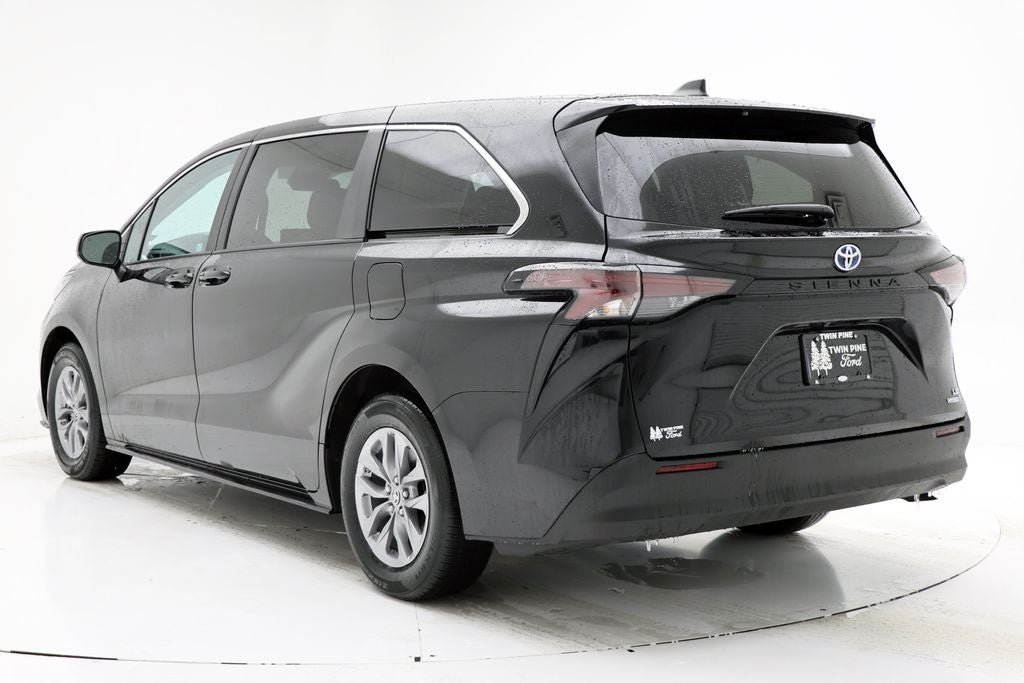 2024 Toyota Sienna LE 8 Passenger