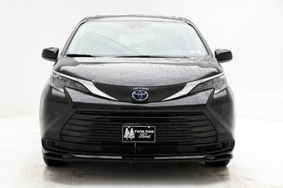 2024 Toyota Sienna LE 8 Passenger