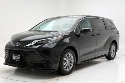 2024 Toyota Sienna LE 8 Passenger