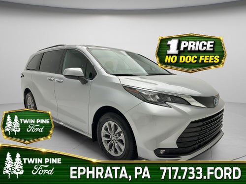 2025 Toyota Sienna XLE 8 Passenger