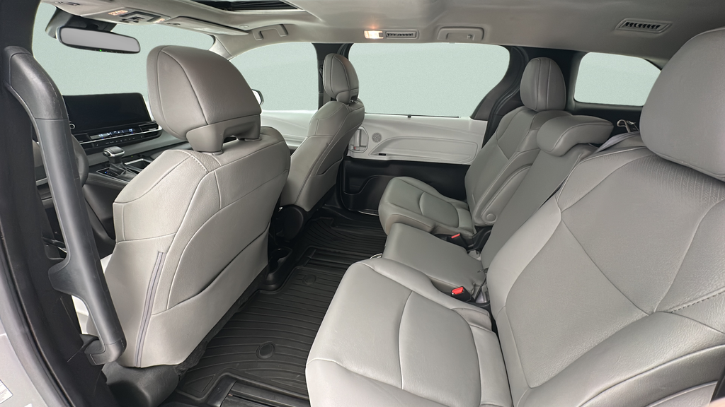 2025 Toyota Sienna XLE 8 Passenger
