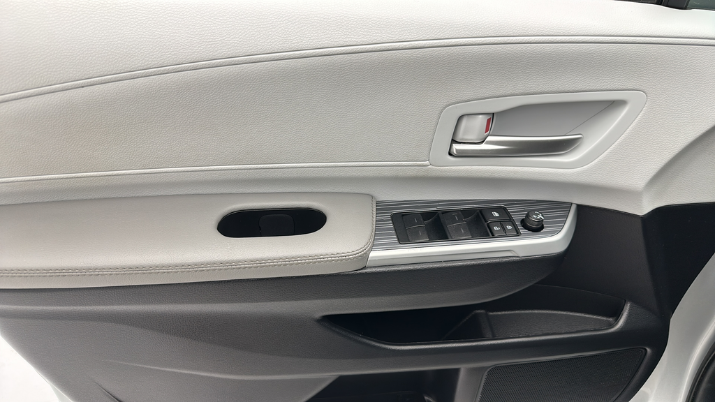 2025 Toyota Sienna XLE 8 Passenger