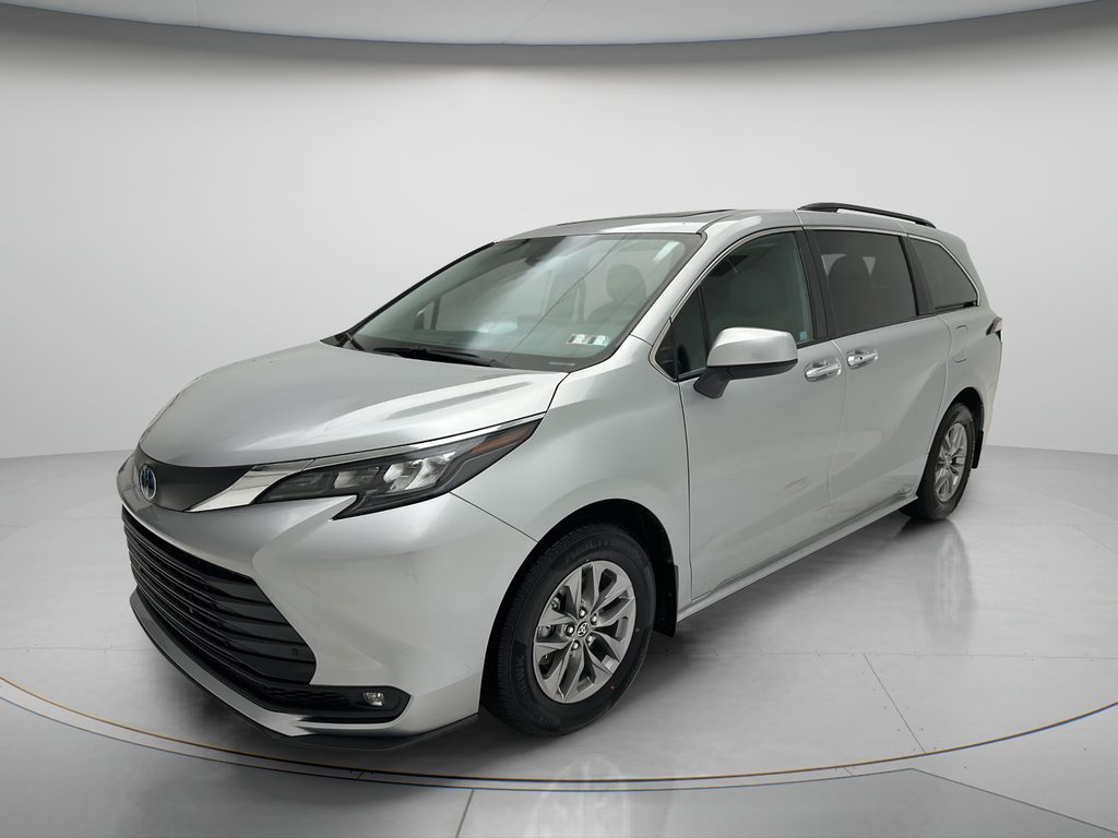 2025 Toyota Sienna XLE 8 Passenger