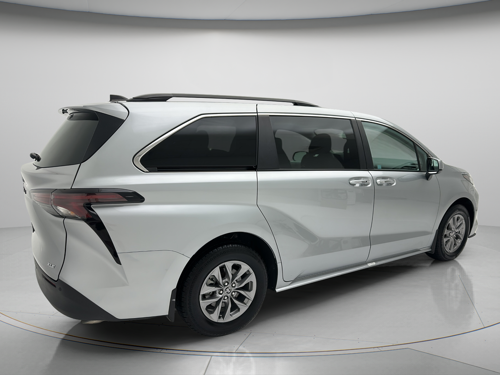 2025 Toyota Sienna XLE 8 Passenger