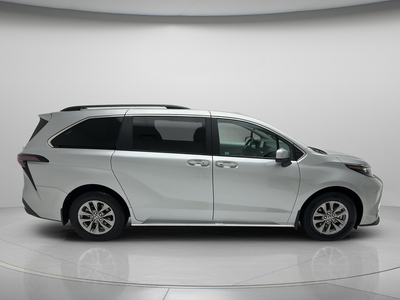 2025 Toyota Sienna XLE 8 Passenger