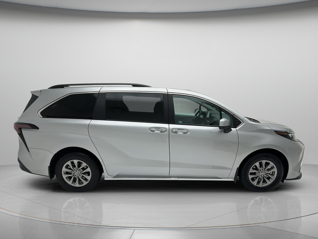 2025 Toyota Sienna XLE 8 Passenger