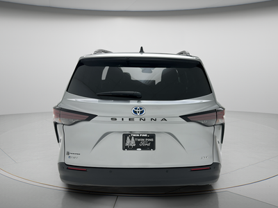 2025 Toyota Sienna XLE 8 Passenger