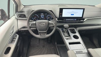 2025 Toyota Sienna XLE 8 Passenger