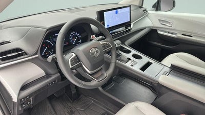 2025 Toyota Sienna XLE 8 Passenger