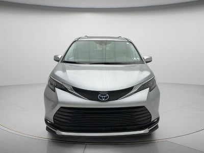 2025 Toyota Sienna XLE 8 Passenger