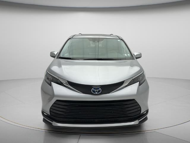 2025 Toyota Sienna XLE 8 Passenger