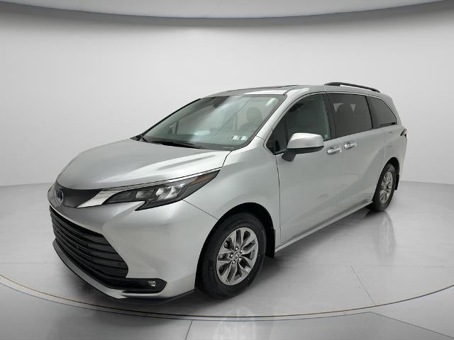 2025 Toyota Sienna XLE 8 Passenger