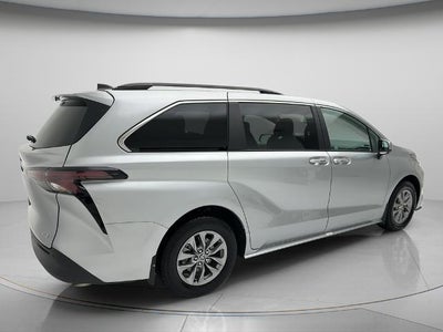 2025 Toyota Sienna XLE 8 Passenger