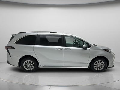 2025 Toyota Sienna XLE 8 Passenger