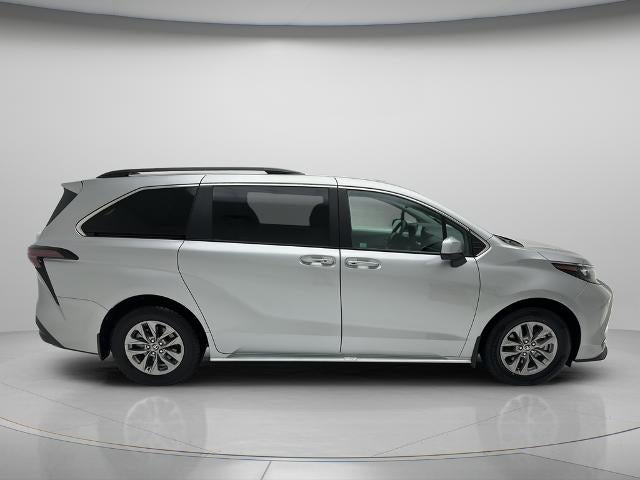 2025 Toyota Sienna XLE 8 Passenger