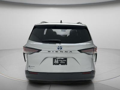 2025 Toyota Sienna XLE 8 Passenger