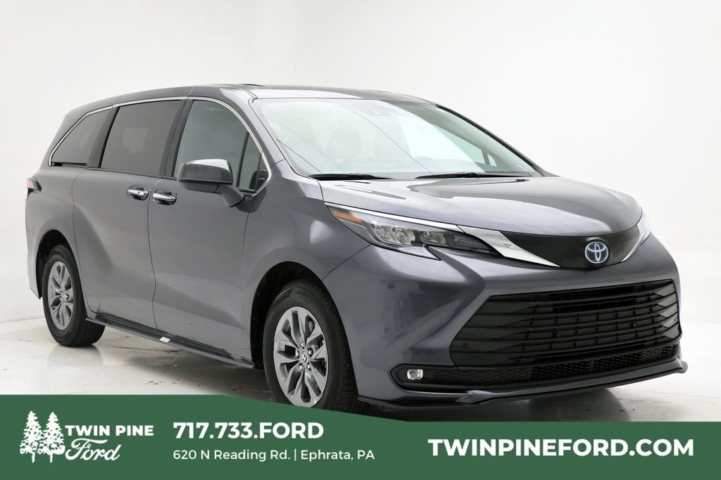 2025 Toyota Sienna XLE 8 Passenger