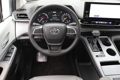 2025 Toyota Sienna XLE 8 Passenger