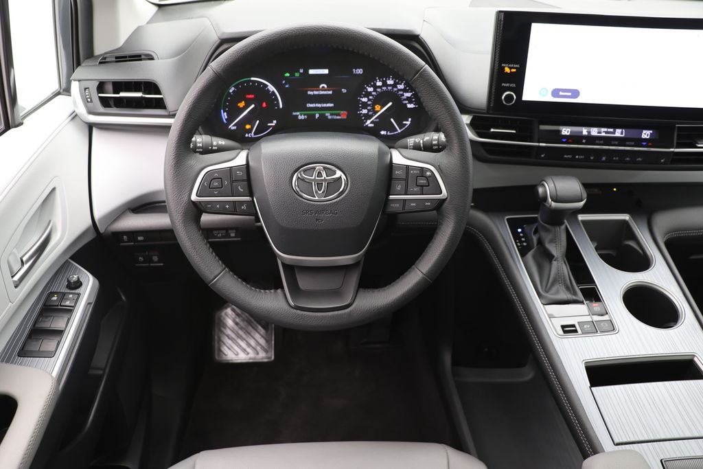 2025 Toyota Sienna XLE 8 Passenger