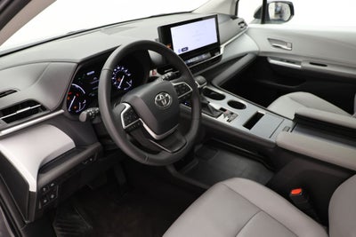 2025 Toyota Sienna XLE 8 Passenger