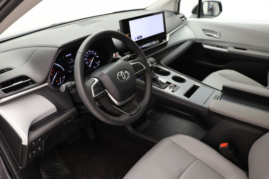 2025 Toyota Sienna XLE 8 Passenger