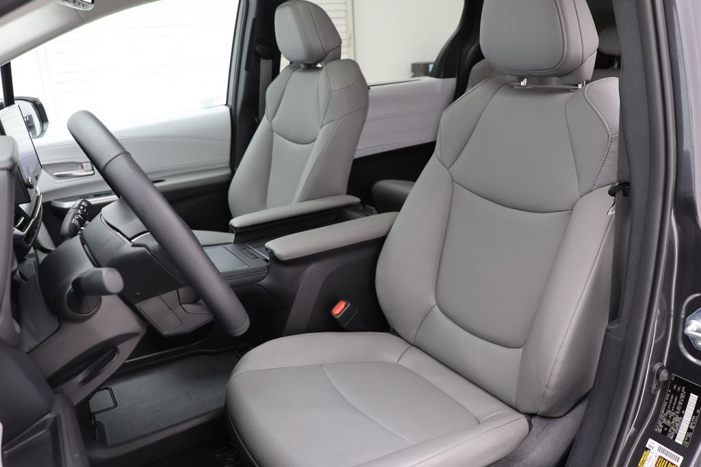 2025 Toyota Sienna XLE 8 Passenger