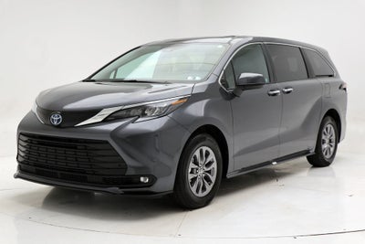 2025 Toyota Sienna XLE 8 Passenger