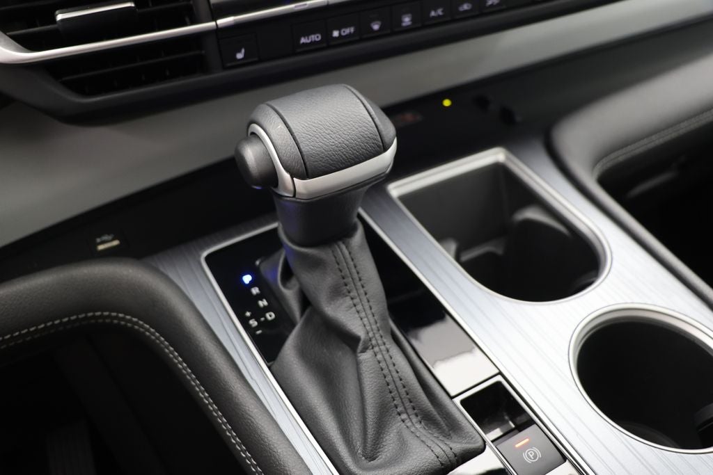 2025 Toyota Sienna XLE 8 Passenger