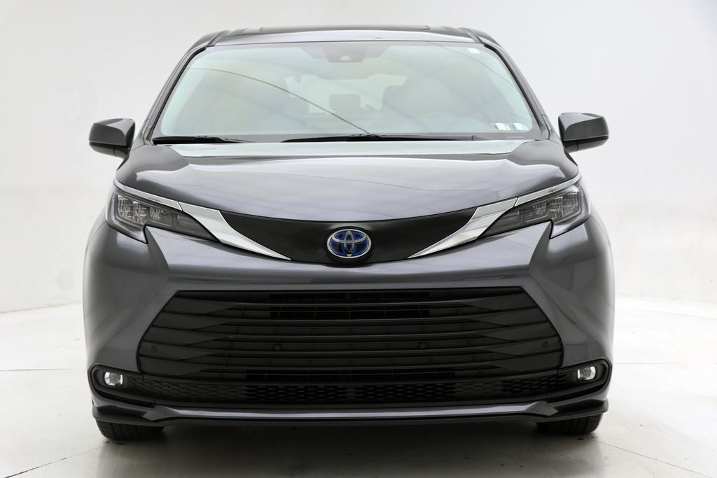 2025 Toyota Sienna XLE 8 Passenger