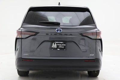 2025 Toyota Sienna XLE 8 Passenger