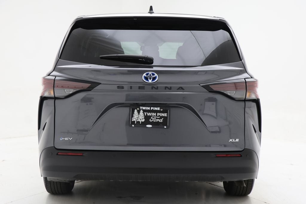 2025 Toyota Sienna XLE 8 Passenger