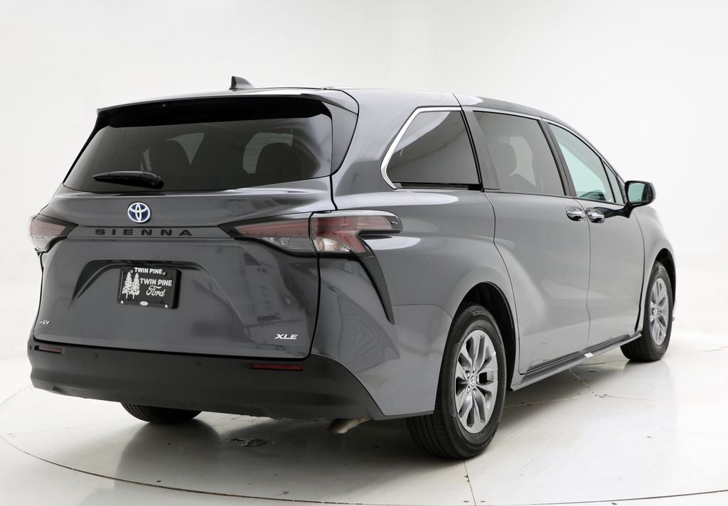2025 Toyota Sienna XLE 8 Passenger