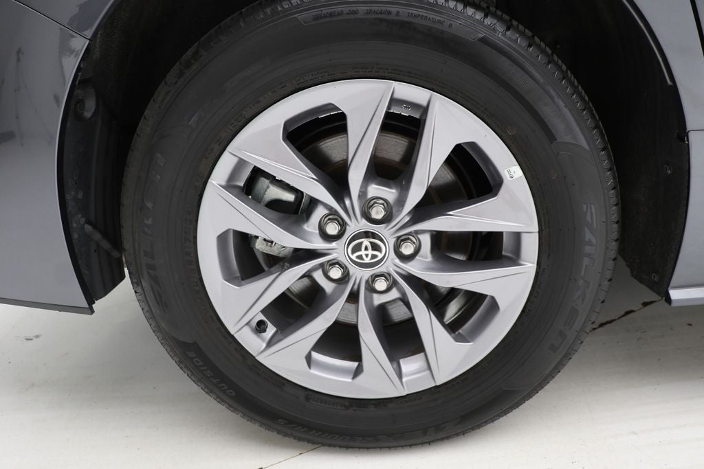 2025 Toyota Sienna XLE 8 Passenger