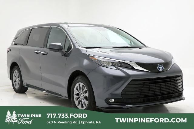 2025 Toyota Sienna XLE 8 Passenger