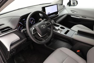 2025 Toyota Sienna XLE 8 Passenger