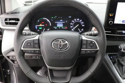 2025 Toyota Sienna XLE 8 Passenger