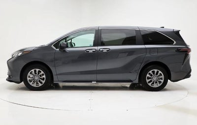 2025 Toyota Sienna XLE 8 Passenger